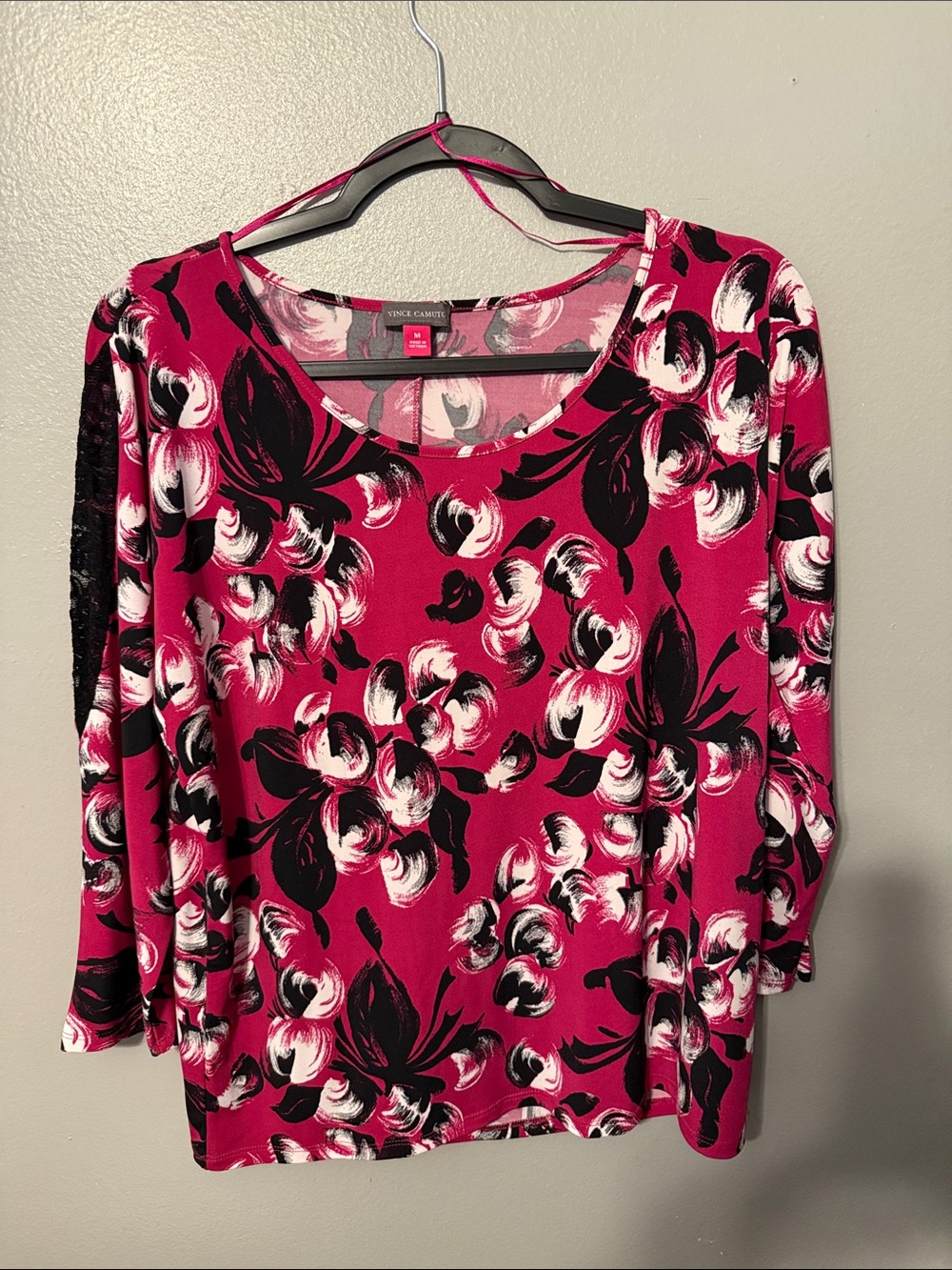 Vince Camuto Fuchsia Black & White Floral Scoop Neck Long Sleeve Top